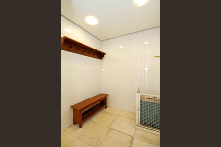 Casa à venda com 1300m², 4 quartos e 5 vagas Casa à venda com 1300m², 4 quartos e 5 vagasVestiário Feminino (Academia, Piscina e Quadra)