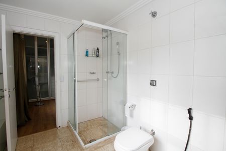 Casa à venda com 1300m², 4 quartos e 5 vagas Casa à venda com 1300m², 4 quartos e 5 vagasBanheiro da Suíte 4