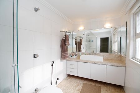 Casa à venda com 1300m², 4 quartos e 5 vagas Casa à venda com 1300m², 4 quartos e 5 vagasBanheiro da Suíte 4