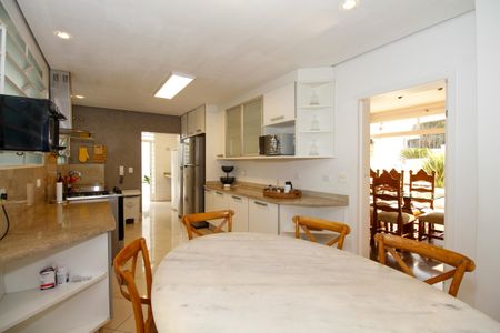 Casa à venda com 1300m², 4 quartos e 5 vagas Casa à venda com 1300m², 4 quartos e 5 vagasCopa e Cozinha