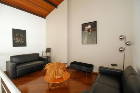 Casa à venda com 1300m², 4 quartos e 5 vagas Casa à venda com 1300m², 4 quartos e 5 vagasLiving (Piso Superior)