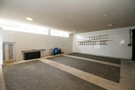 Casa à venda com 1300m², 4 quartos e 5 vagas Casa à venda com 1300m², 4 quartos e 5 vagasGaragem (3 para Carros)