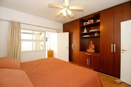 Casa à venda com 1300m², 4 quartos e 5 vagas Casa à venda com 1300m², 4 quartos e 5 vagasSuíte Americana 1