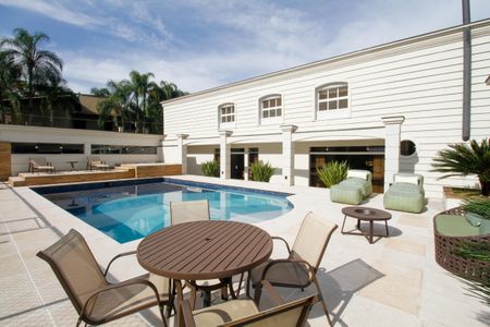 Casa à venda com 1300m², 4 quartos e 5 vagas Casa à venda com 1300m², 4 quartos e 5 vagasPiscina