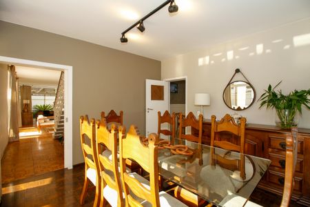 Casa à venda com 1300m², 4 quartos e 5 vagas Casa à venda com 1300m², 4 quartos e 5 vagasSala de Jantar