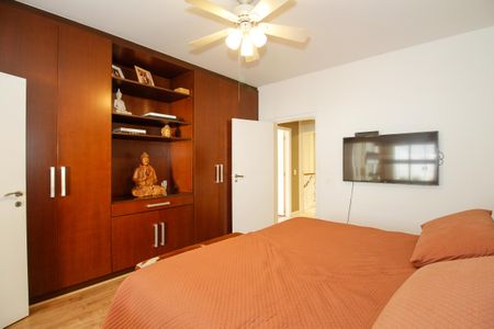 Casa à venda com 1300m², 4 quartos e 5 vagas Casa à venda com 1300m², 4 quartos e 5 vagasSuíte Americana 1