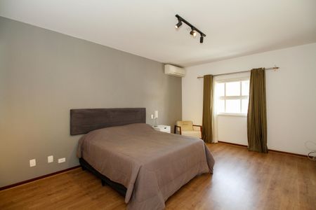 Casa à venda com 1300m², 4 quartos e 5 vagas Casa à venda com 1300m², 4 quartos e 5 vagasSuíte 4