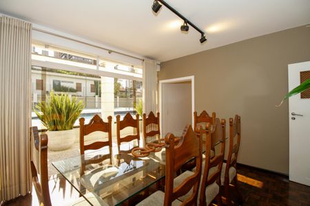 Casa à venda com 1300m², 4 quartos e 5 vagas Casa à venda com 1300m², 4 quartos e 5 vagasSala de Jantar