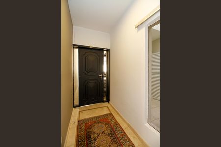 Casa à venda com 1300m², 4 quartos e 5 vagas Casa à venda com 1300m², 4 quartos e 5 vagasHall de Entrada