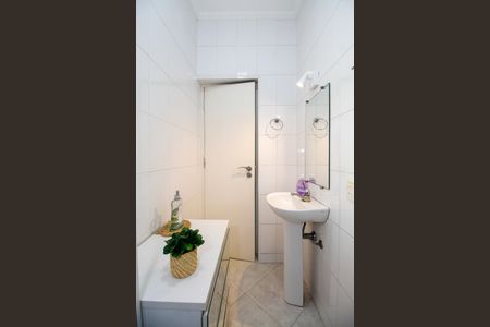 Casa à venda com 1300m², 4 quartos e 5 vagas Casa à venda com 1300m², 4 quartos e 5 vagasBanheiro de Serviço