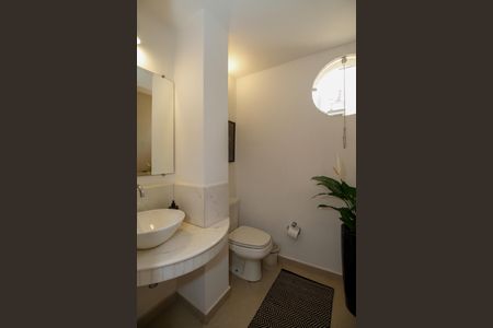 Casa à venda com 1300m², 4 quartos e 5 vagas Casa à venda com 1300m², 4 quartos e 5 vagasLavabo 2