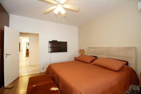 Casa à venda com 1300m², 4 quartos e 5 vagas Casa à venda com 1300m², 4 quartos e 5 vagasSuíte Americana 1