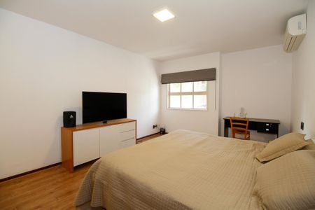 Casa à venda com 1300m², 4 quartos e 5 vagas Casa à venda com 1300m², 4 quartos e 5 vagasSuíte 3