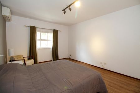 Casa à venda com 1300m², 4 quartos e 5 vagas Casa à venda com 1300m², 4 quartos e 5 vagasSuíte 4