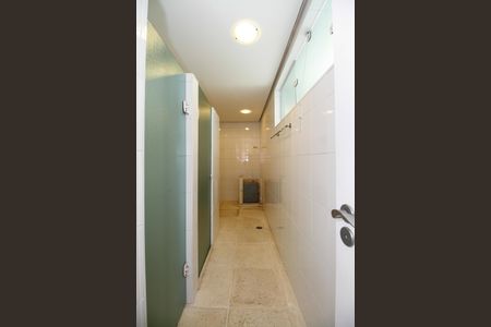 Casa à venda com 1300m², 4 quartos e 5 vagas Casa à venda com 1300m², 4 quartos e 5 vagasVestiário Feminino (Academia, Piscina e Quadra)