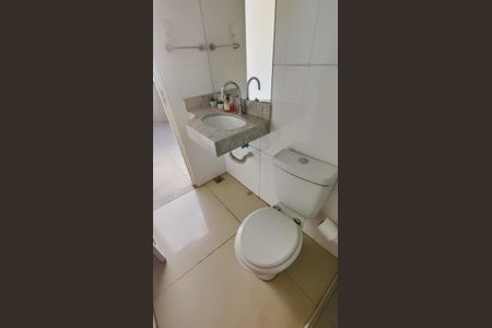 Casa de condomínio à venda com 520m², 4 quartos e 3 vagasBanheiro 2