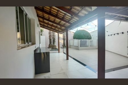 Casa de condomínio à venda com 520m², 4 quartos e 3 vagasÁrea externa