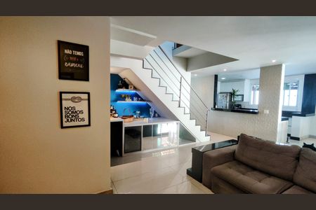 Casa de condomínio à venda com 520m², 4 quartos e 3 vagasSala