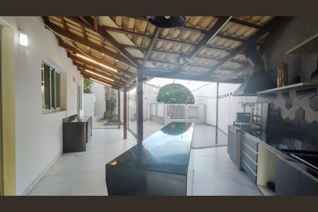 Casa de condomínio à venda com 520m², 4 quartos e 3 vagasÁrea gourmet