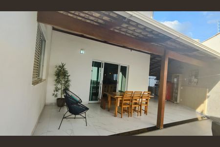 Casa de condomínio à venda com 520m², 4 quartos e 3 vagasÁrea externa