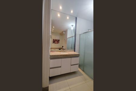 Casa de condomínio à venda com 520m², 4 quartos e 3 vagasBanheiro da Suíte 1