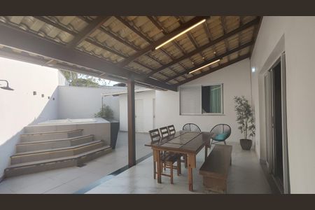 Casa de condomínio à venda com 520m², 4 quartos e 3 vagasÁrea gourmet