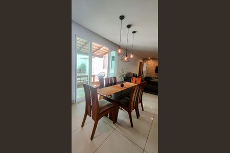 Casa de condomínio à venda com 520m², 4 quartos e 3 vagasSala