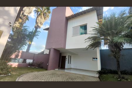 Casa de condomínio à venda com 520m², 4 quartos e 3 vagasFachada