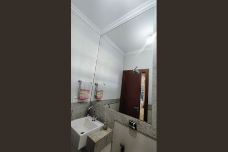 Casa de condomínio à venda com 520m², 4 quartos e 3 vagasBanheiro 1