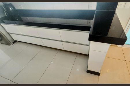 Casa de condomínio à venda com 520m², 4 quartos e 3 vagasCozinha