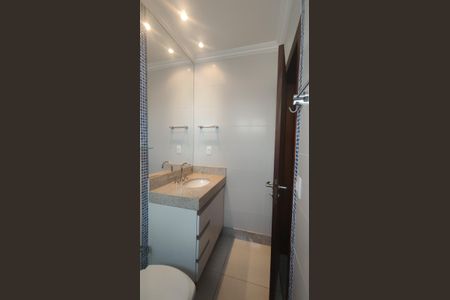 Casa de condomínio à venda com 520m², 4 quartos e 3 vagasBanheiro da Suíte 2