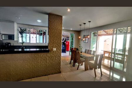 Casa de condomínio à venda com 520m², 4 quartos e 3 vagasSala