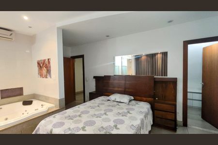 Casa de condomínio à venda com 520m², 4 quartos e 3 vagasSuíte 1