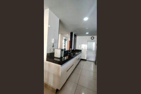 Casa de condomínio à venda com 520m², 4 quartos e 3 vagasCozinha