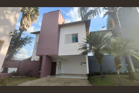 Casa de condomínio à venda com 520m², 4 quartos e 3 vagasFachada
