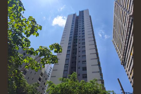 Apartamento à venda com 120m², 3 quartos e 2 vagasFachada