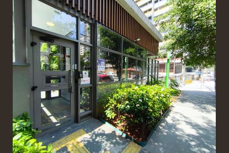 Apartamento à venda com 120m², 3 quartos e 2 vagasFachada + Plaquinha