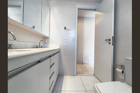 Apartamento à venda com 120m², 3 quartos e 2 vagasBanheiro da Suíte 2