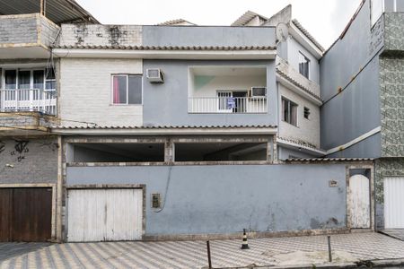 Casa à venda com 110m², 3 quartos e 1 vaga Casa à venda com 110m², 3 quartos e 1 vagaFachada