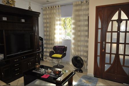 Casa à venda com 240m², 2 quartos e sem vagaSala