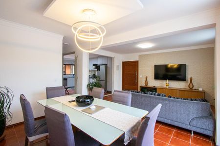 Casa à venda com 209m², 4 quartos e 2 vagasSala