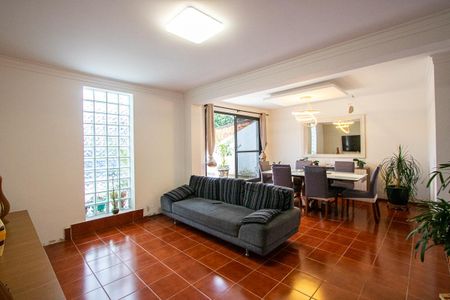 Casa à venda com 209m², 4 quartos e 2 vagasSala