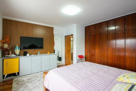 Casa à venda com 209m², 4 quartos e 2 vagasSuíte