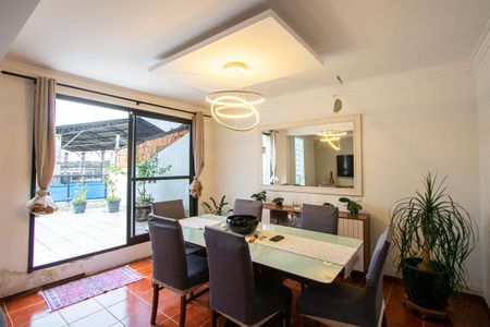 Casa à venda com 209m², 4 quartos e 2 vagasSala