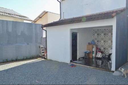 Casa de condomínio à venda com 180m², 3 quartos e 1 vagaQuintal