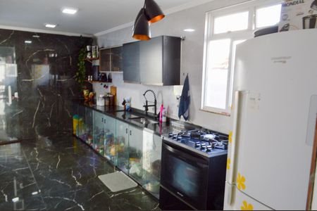 Casa de condomínio à venda com 180m², 3 quartos e 1 vagaCozinha 