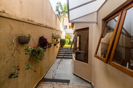 Casa de condomínio à venda com 320m², 4 quartos e 2 vagasCorredor