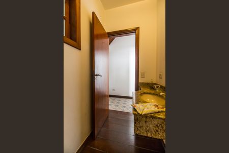 Casa de condomínio à venda com 320m², 4 quartos e 2 vagasLavabo