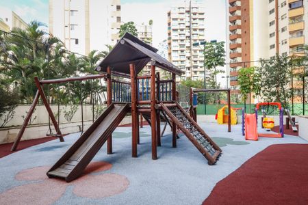 Apartamento à venda com 152m², 3 quartos e 3 vagasÁrea comum - Playground