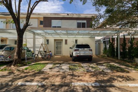 Casa de condomínio à venda com 230m², 4 quartos e 3 vagasFachada